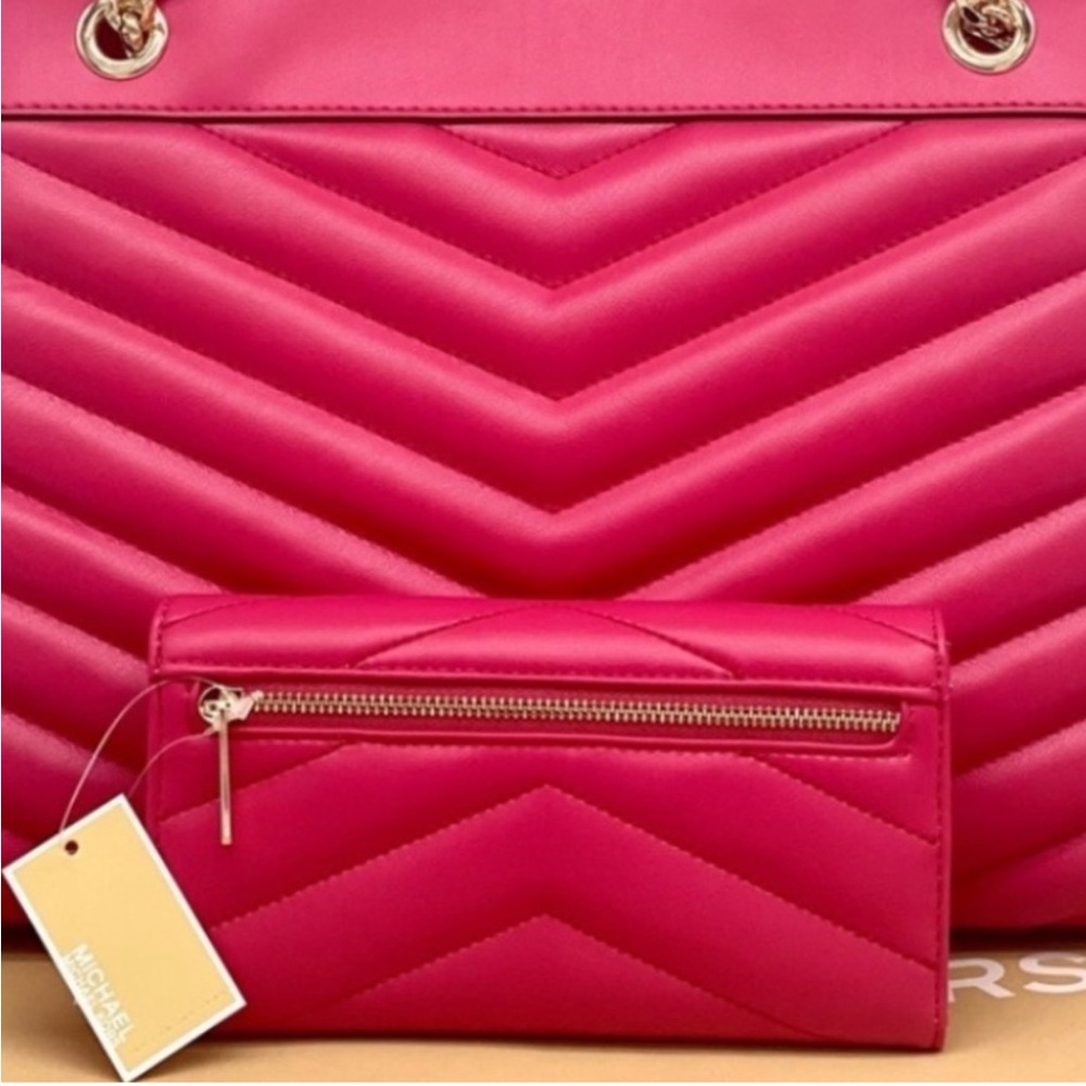 Michael Kors Large Trifold Wallet
Electric Pink - Picture 5 of 8